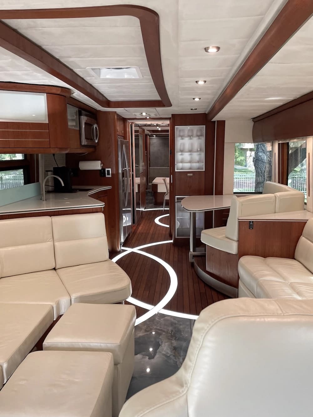 2007 Prevost Teschner XLII Motorhome - Image 8