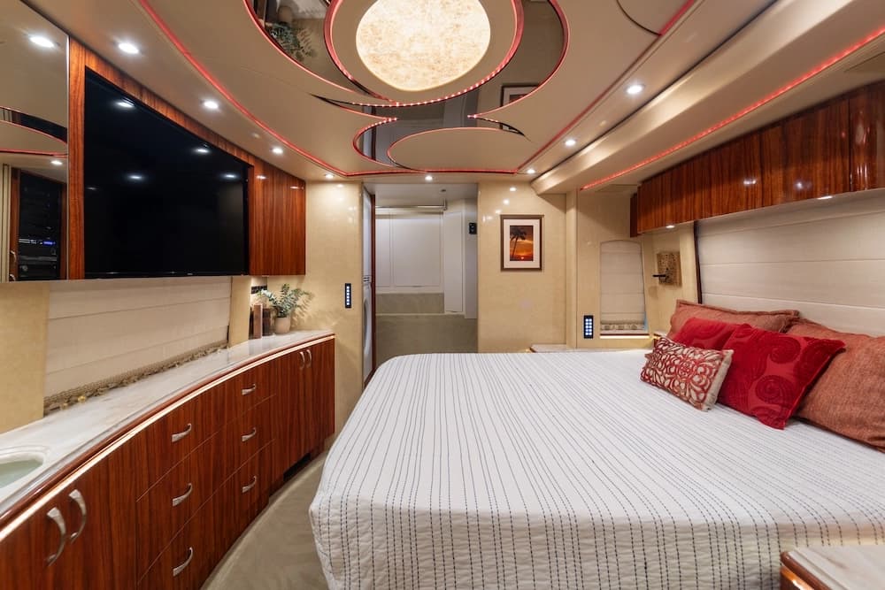 2016 Prevost Marathon X3 Motorhome - Image 13