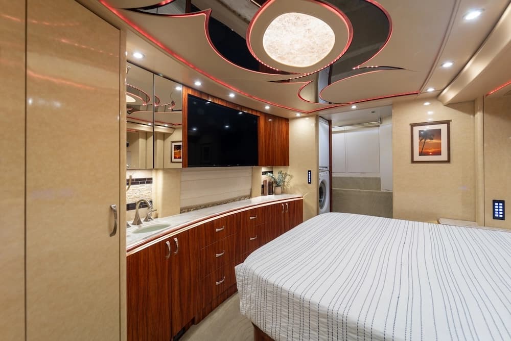 2016 Prevost Marathon X3 Motorhome - Image 14