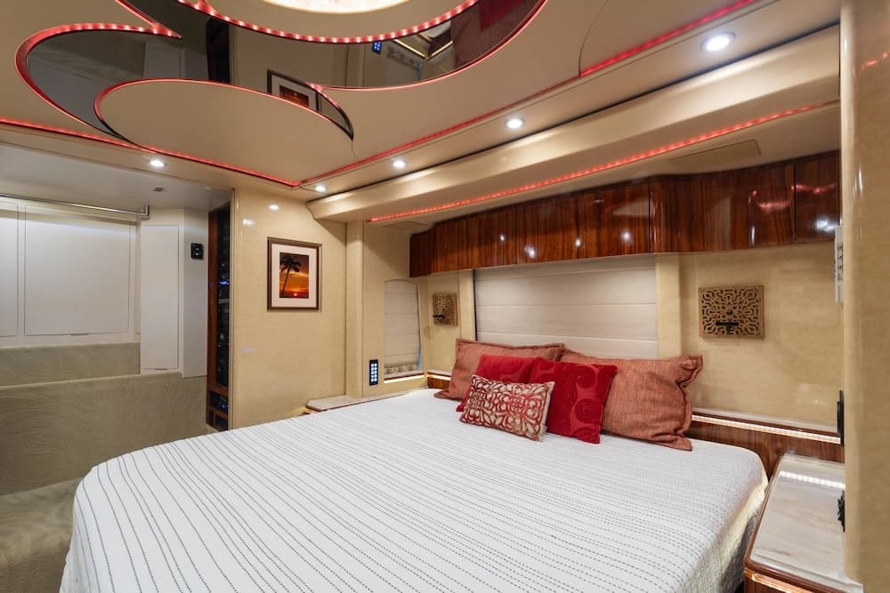 2016 Prevost Marathon X3 Motorhome - Image 15