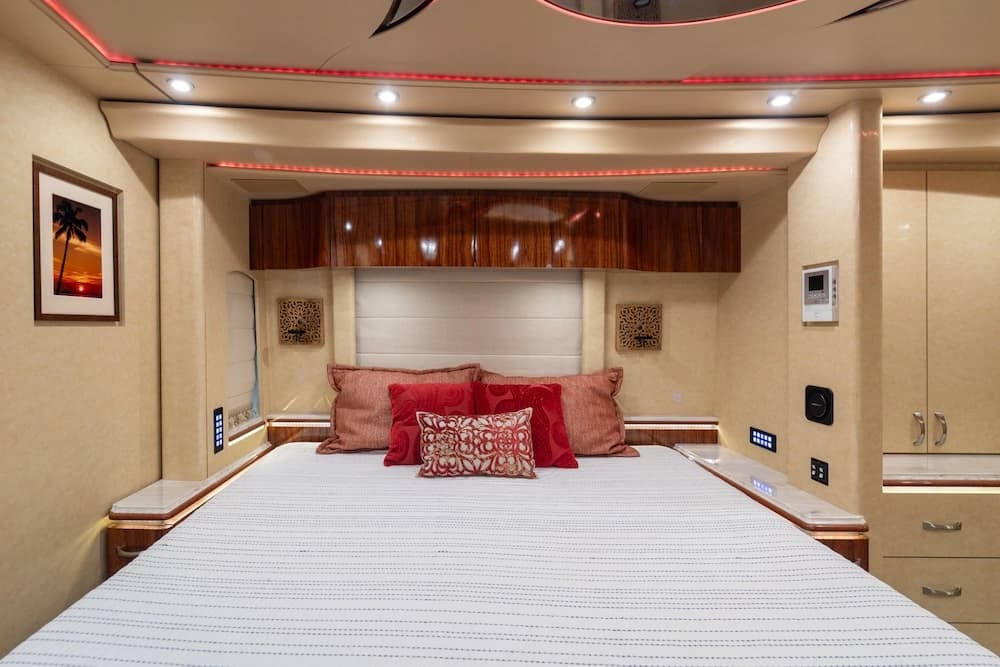 2016 Prevost Marathon X3 Motorhome - Image 16