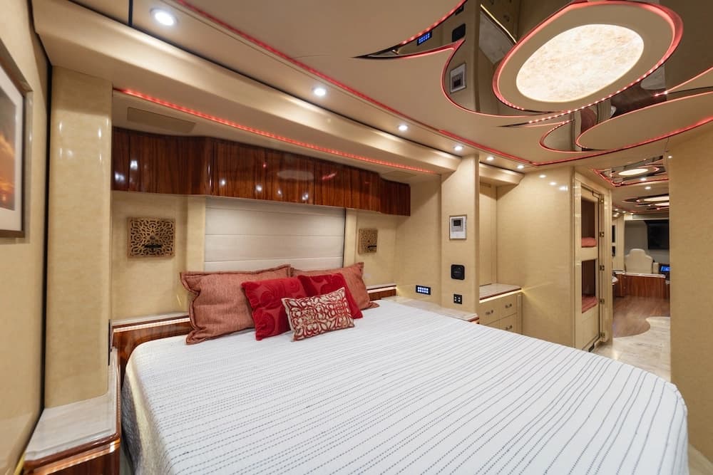 2016 Prevost Marathon X3 Motorhome - Image 17