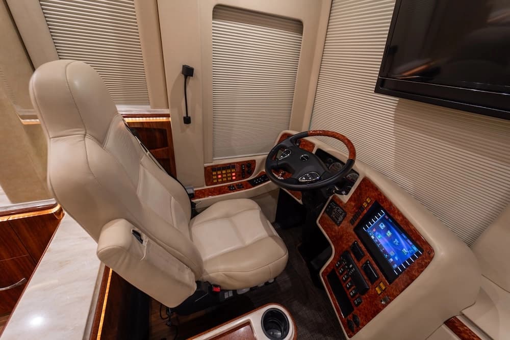 2016 Prevost Marathon X3 Motorhome - Image 30