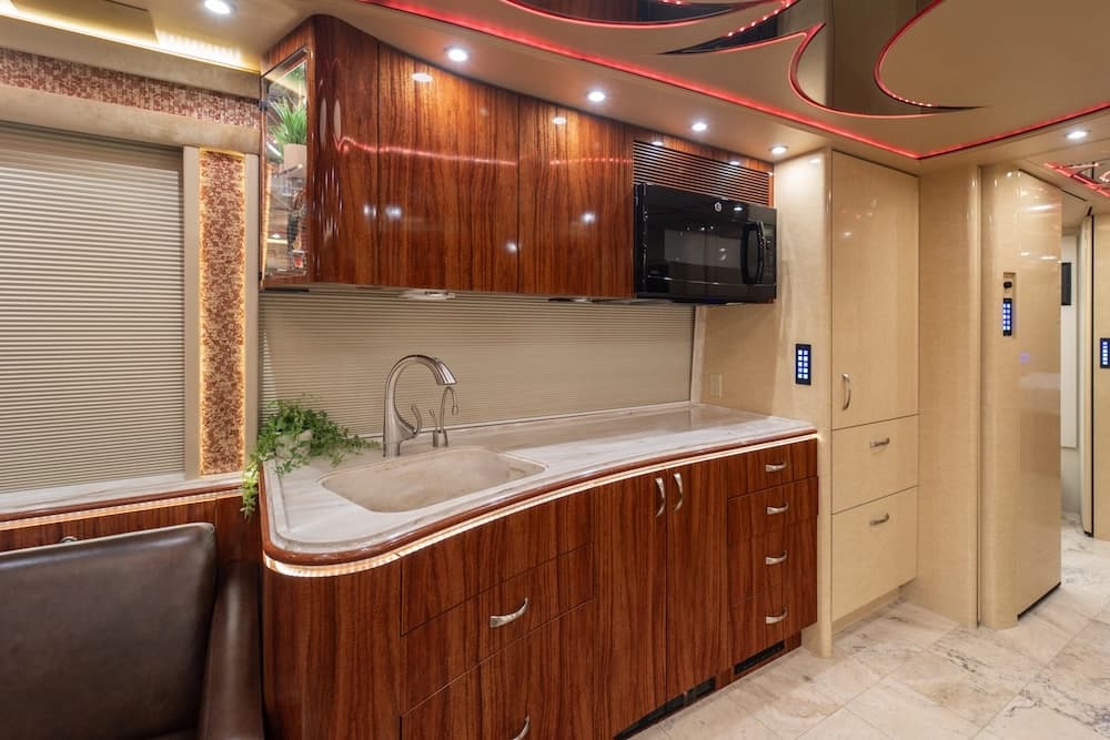 2016 Prevost Marathon X3 Motorhome - Image 6