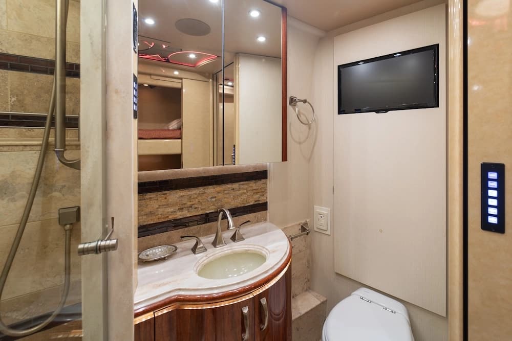 2016 Prevost Marathon X3 Motorhome - Image 9