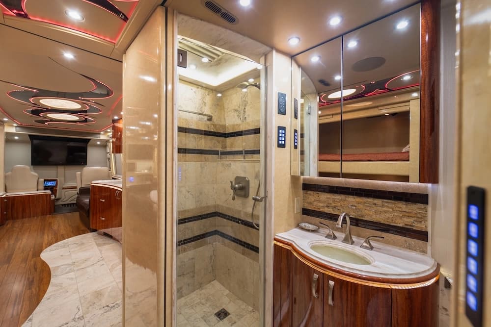 2016 Prevost Marathon X3 Motorhome - Image 10
