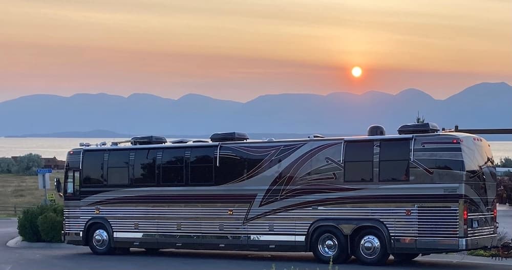 1998 Prevost Country Coach XL Motorhome - Image 14