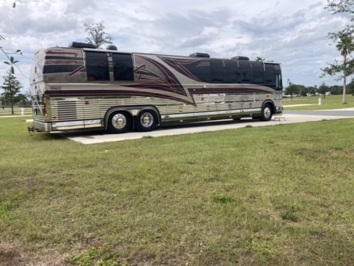 1998 Prevost Country Coach XL Motorhome - Image 15