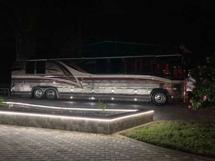 1998 Prevost Country Coach XL Motorhome - Image 16