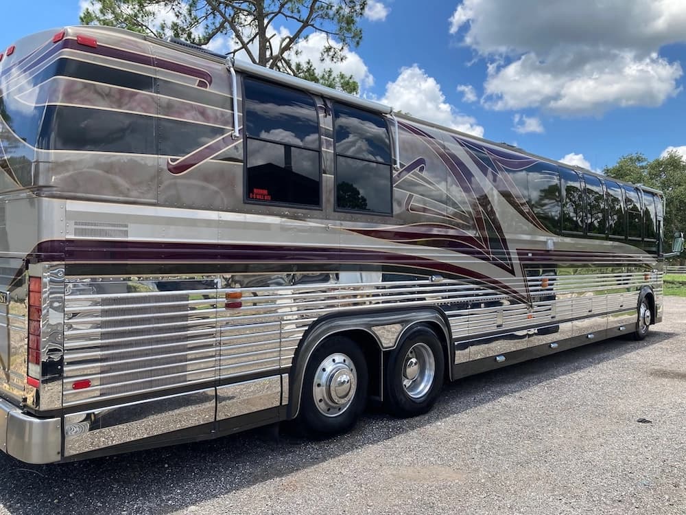 1998 Prevost Country Coach XL Motorhome - Image 3