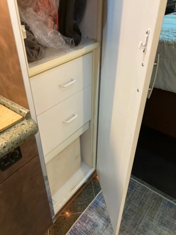 1998 Prevost Country Coach XL Motorhome - Image 25