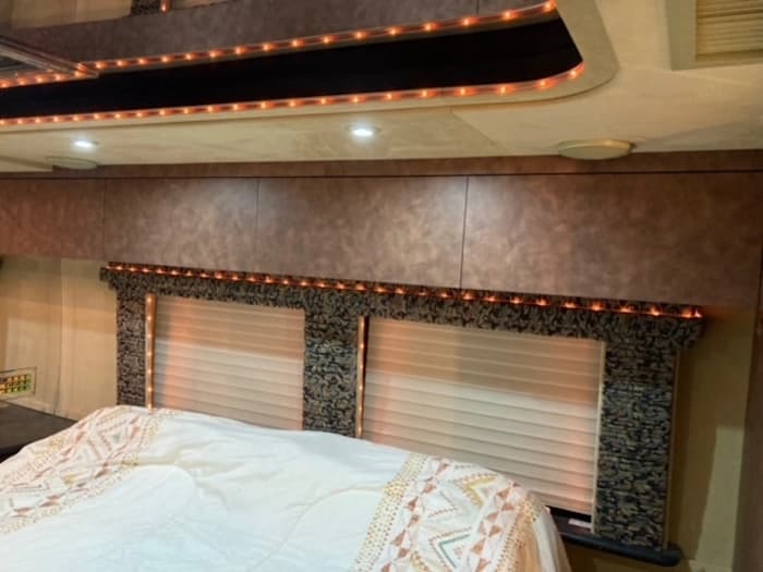 1998 Prevost Country Coach XL Motorhome - Image 30