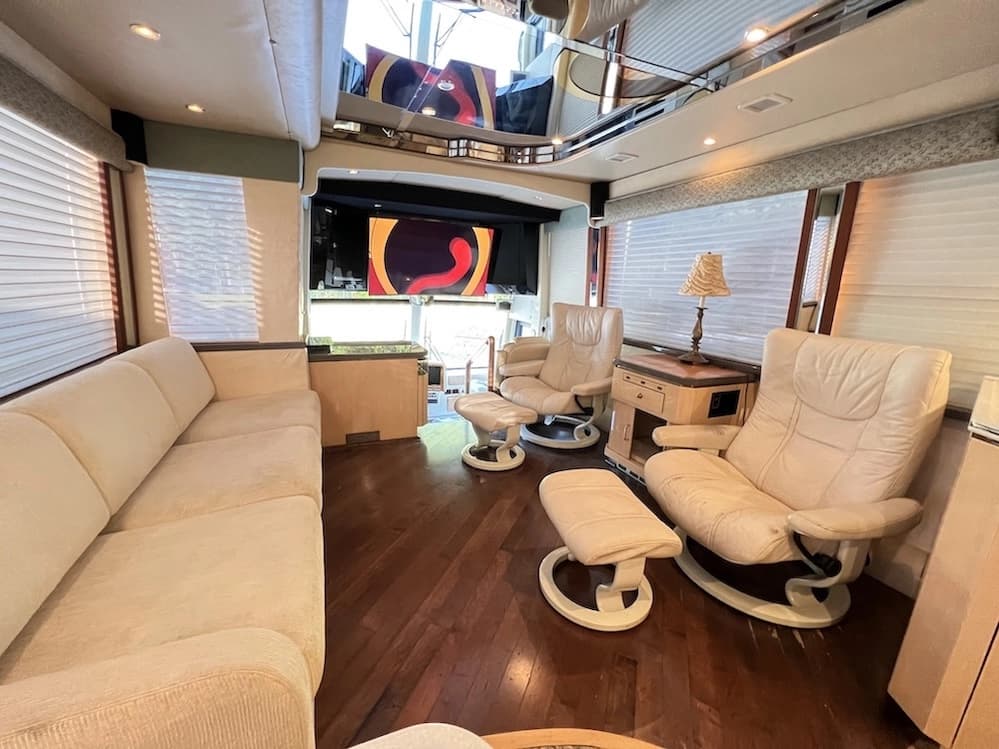 2002 Prevost Featherlite H3-45 Motorhome - Image 17