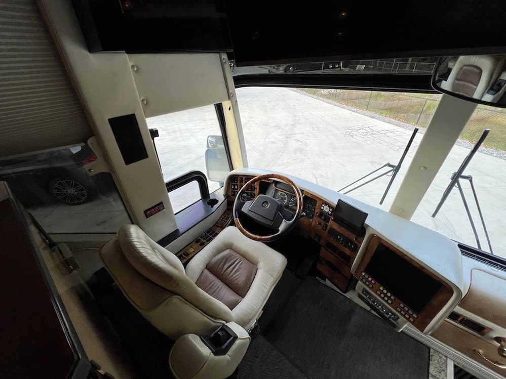 2002 Prevost Featherlite H3-45 Motorhome - Image 22