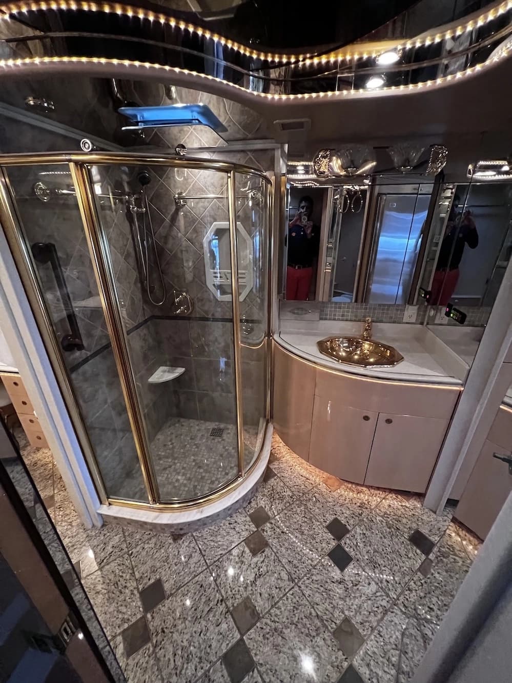 2002 Prevost Featherlite H3-45 Motorhome - Image 23