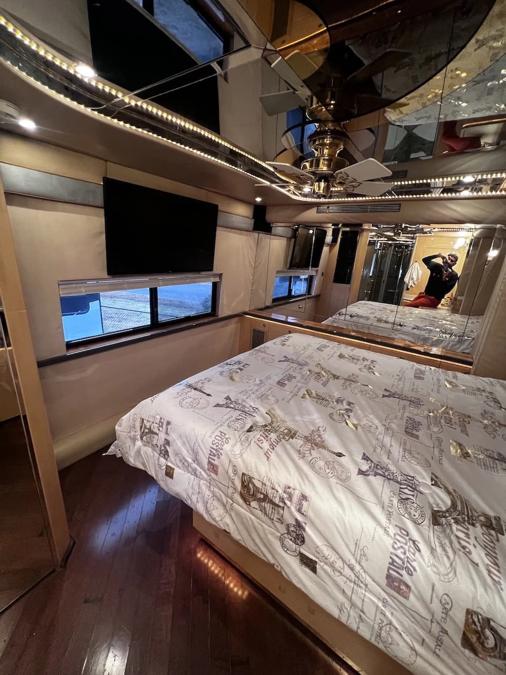2002 Prevost Featherlite H3-45 Motorhome - Image 26