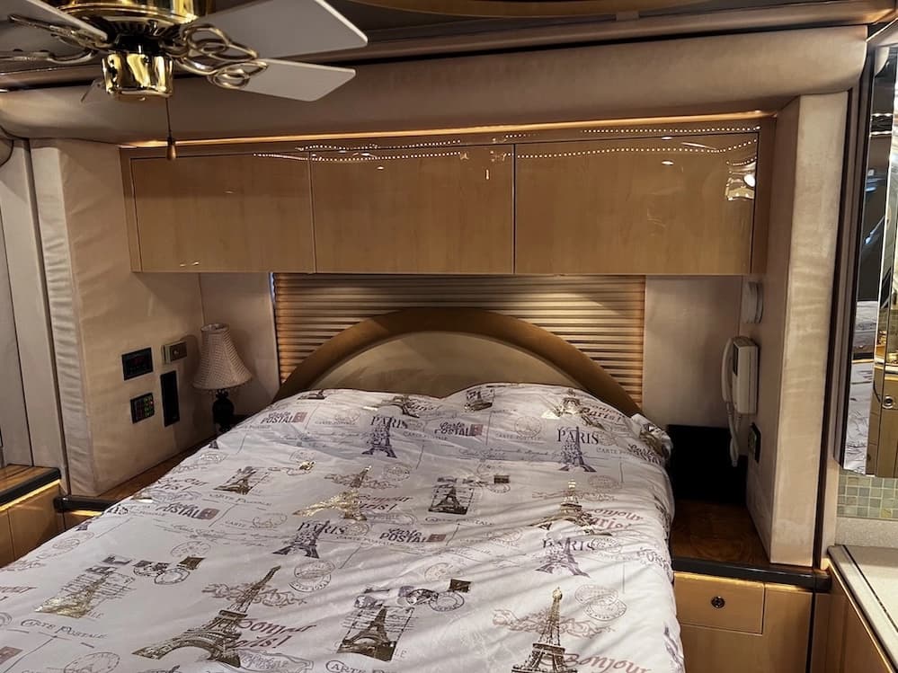 2002 Prevost Featherlite H3-45 Motorhome - Image 29
