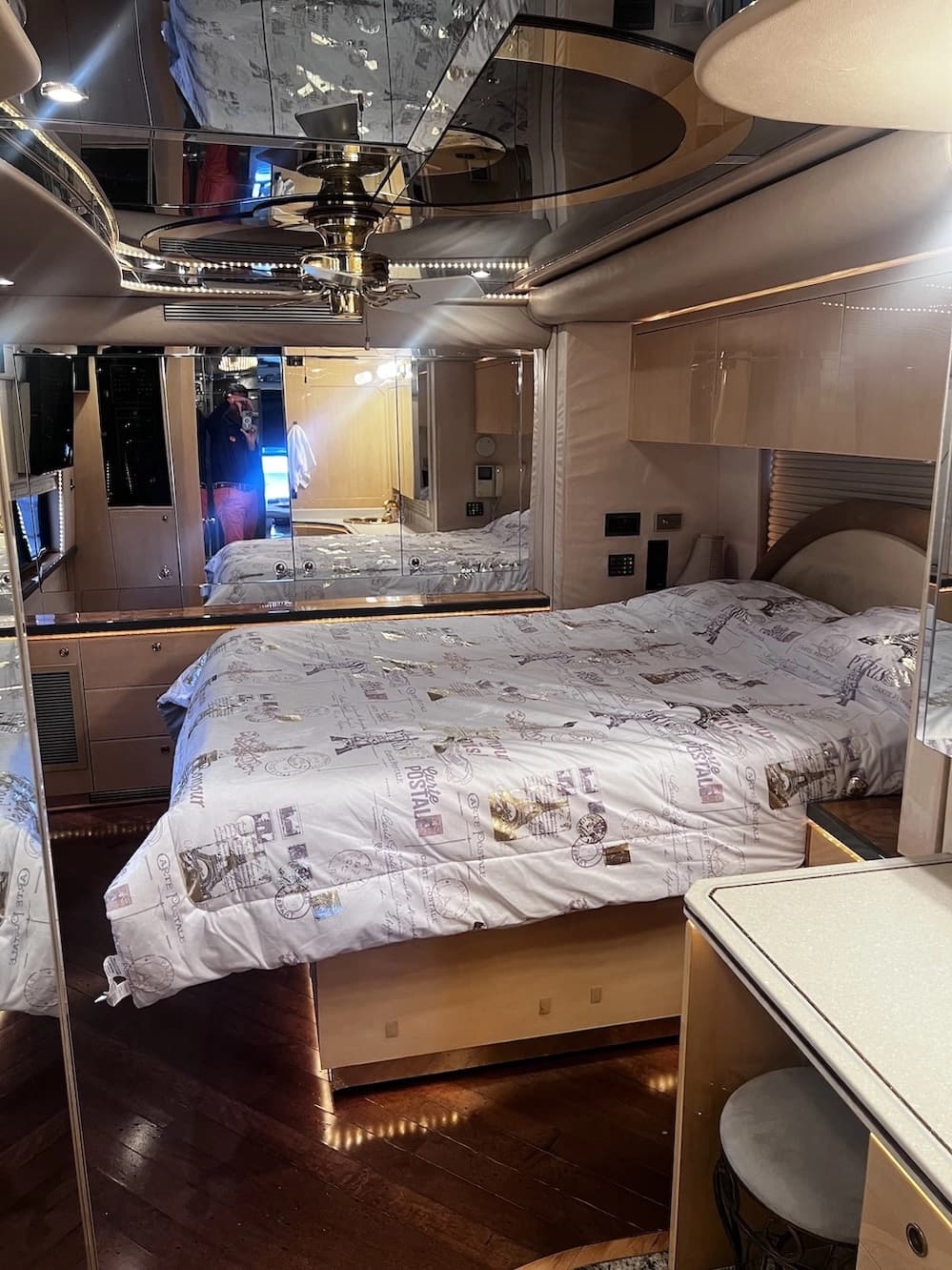 2002 Prevost Featherlite H3-45 Motorhome - Image 31