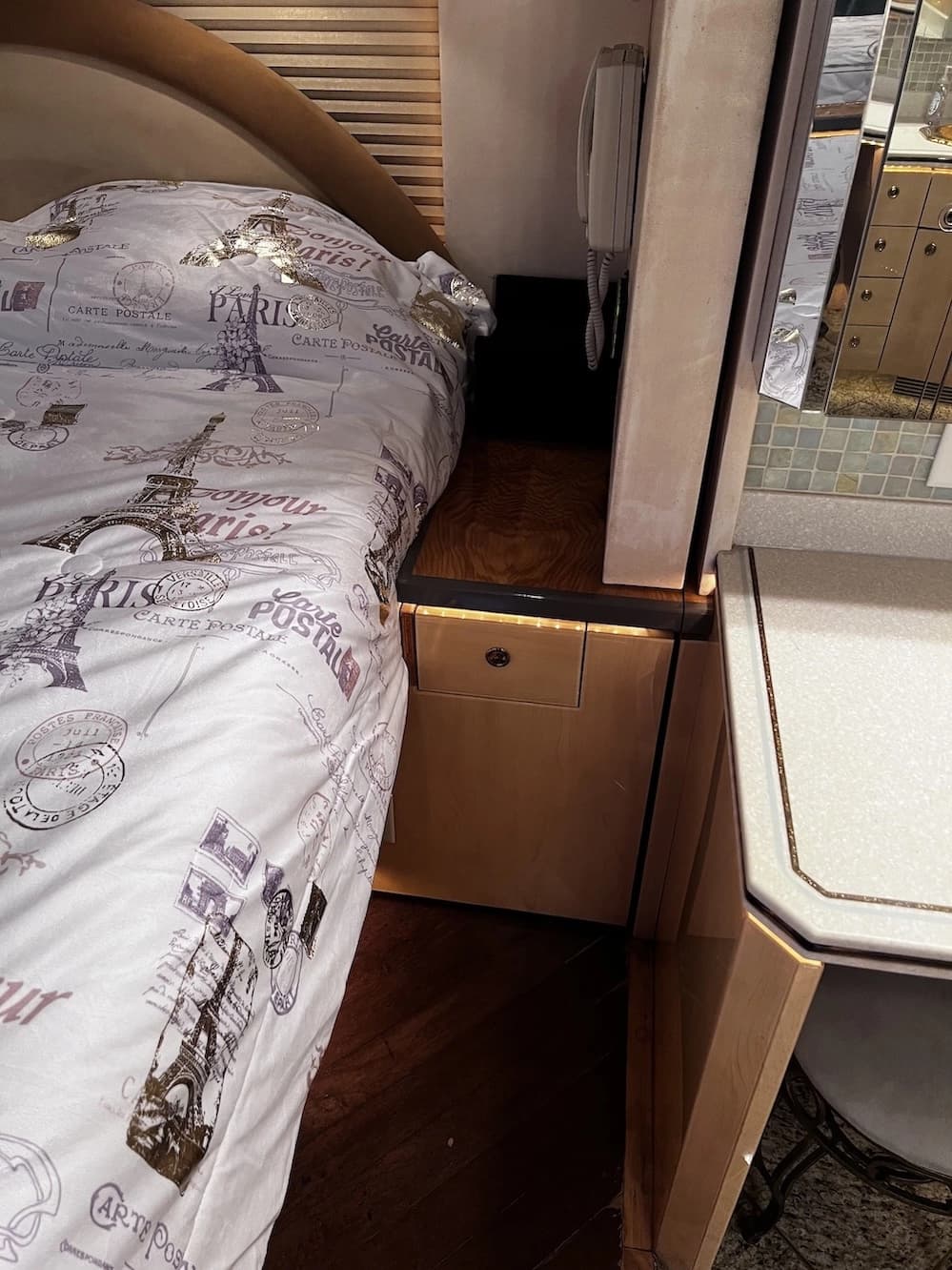 2002 Prevost Featherlite H3-45 Motorhome - Image 32