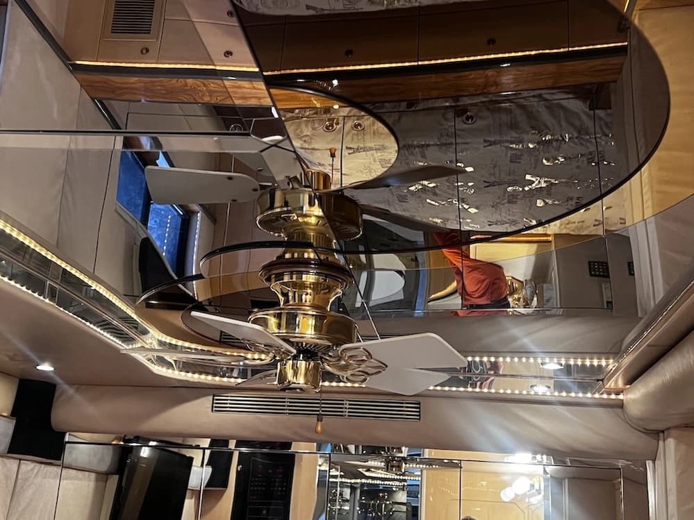 2002 Prevost Featherlite H3-45 Motorhome - Image 38