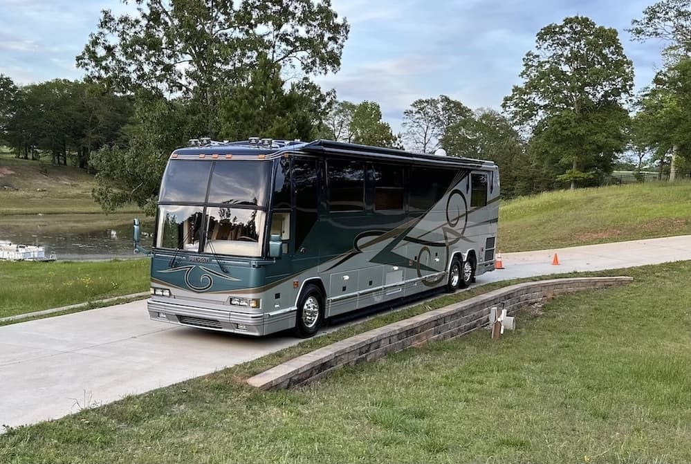 2002 Prevost Featherlite H3-45 Motorhome - Image 5