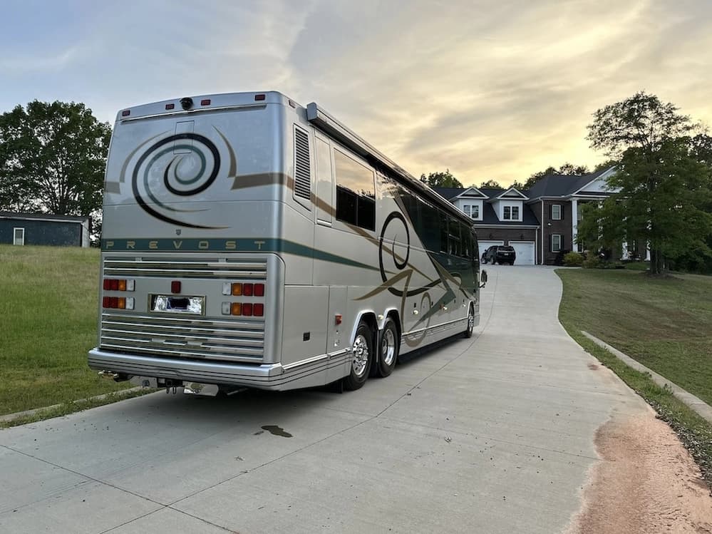 2002 Prevost Featherlite H3-45 Motorhome - Image 6
