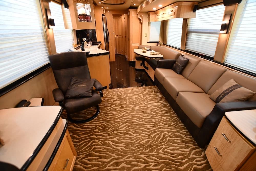 2004 Prevost Royale XLII Motorhome - Image 13
