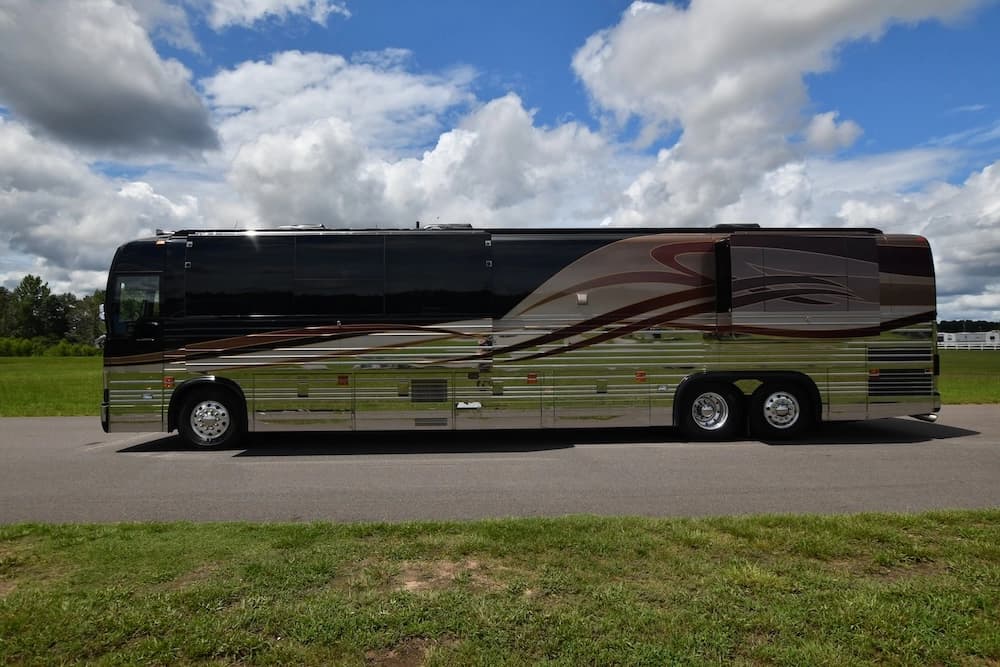2004 Prevost Royale XLII Motorhome - Image 3