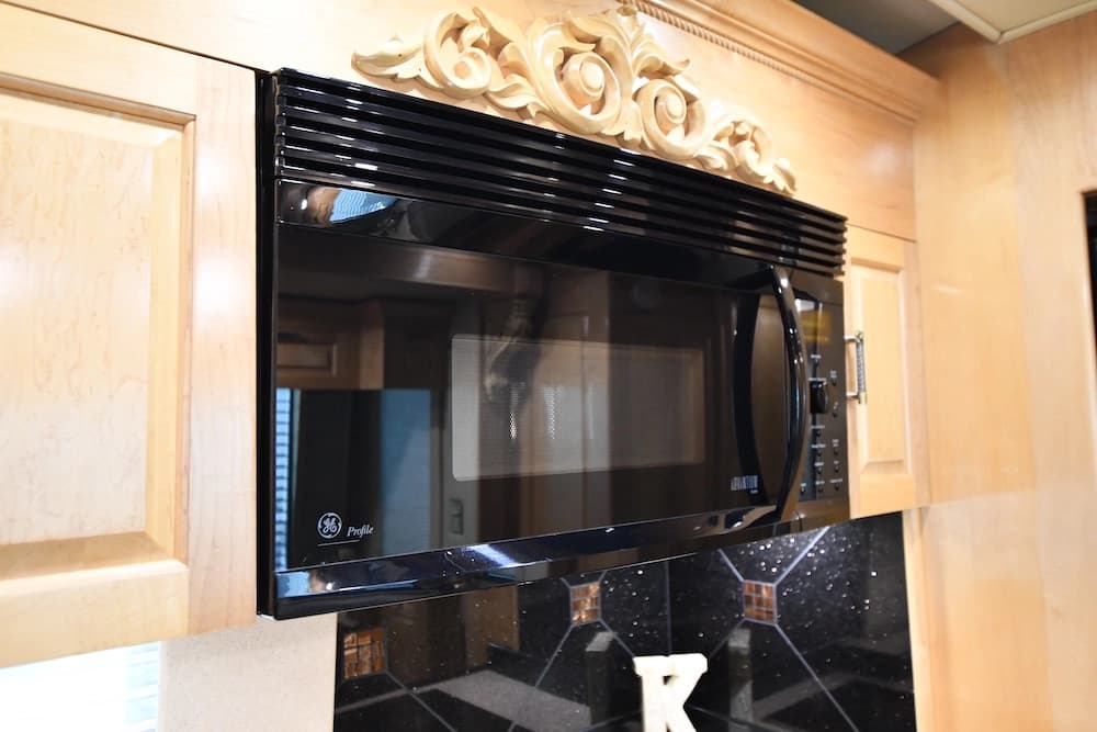 2004 Prevost Royale XLII Motorhome - Image 21