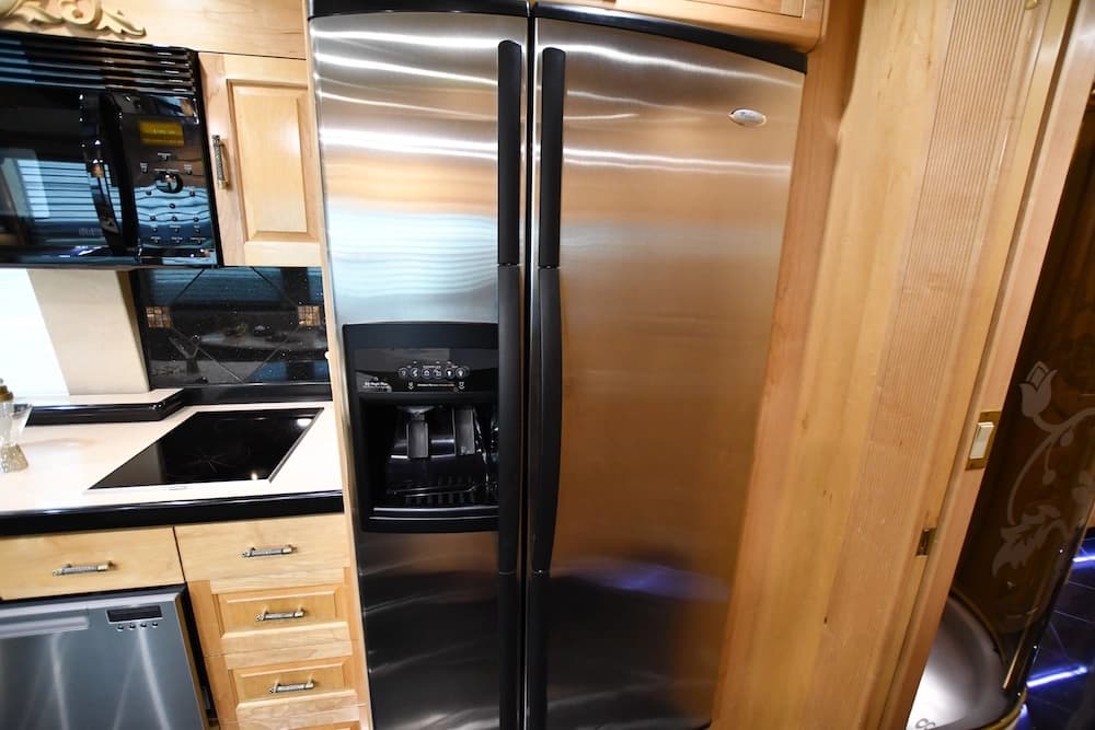 2004 Prevost Royale XLII Motorhome - Image 23