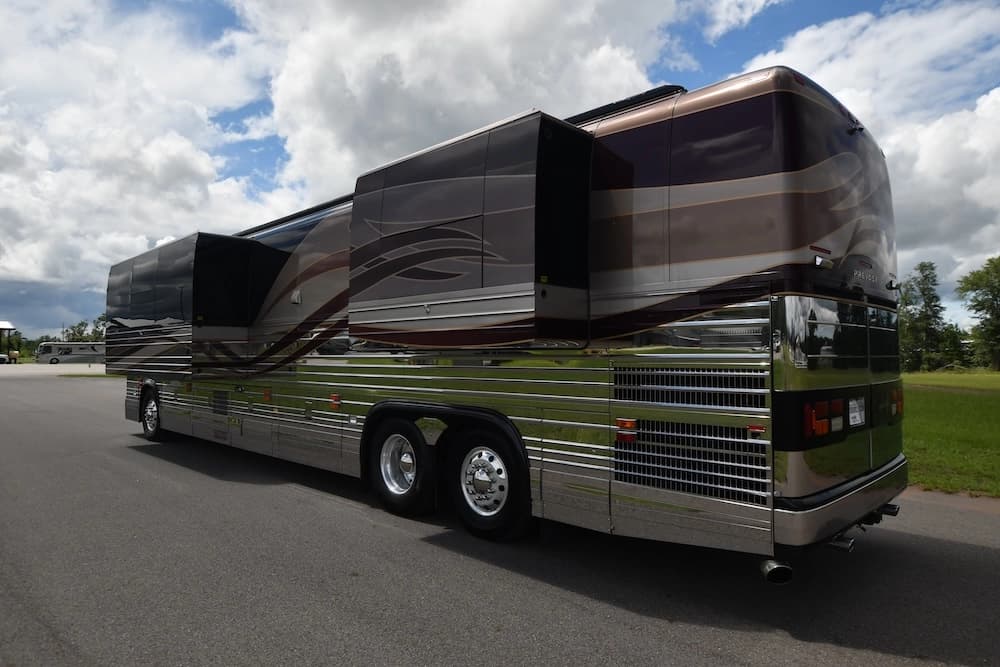 2004 Prevost Royale XLII Motorhome - Image 4