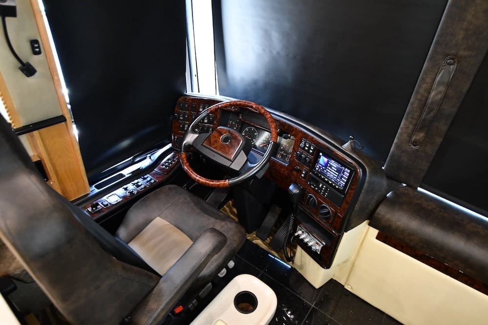 2004 Prevost Royale XLII Motorhome - Image 34