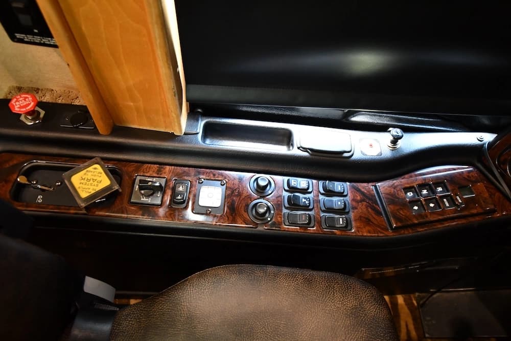 2004 Prevost Royale XLII Motorhome - Image 35