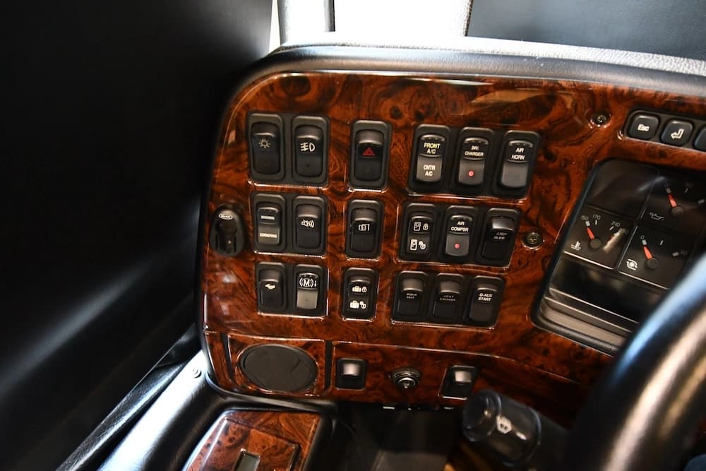 2004 Prevost Royale XLII Motorhome - Image 36