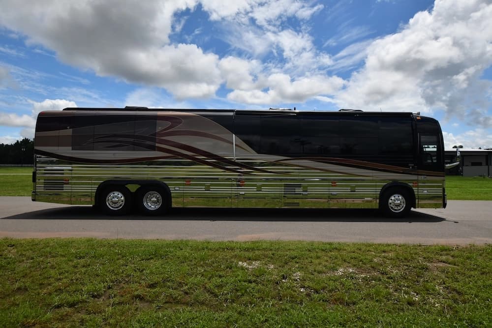 2004 Prevost Royale XLII Motorhome - Image 39