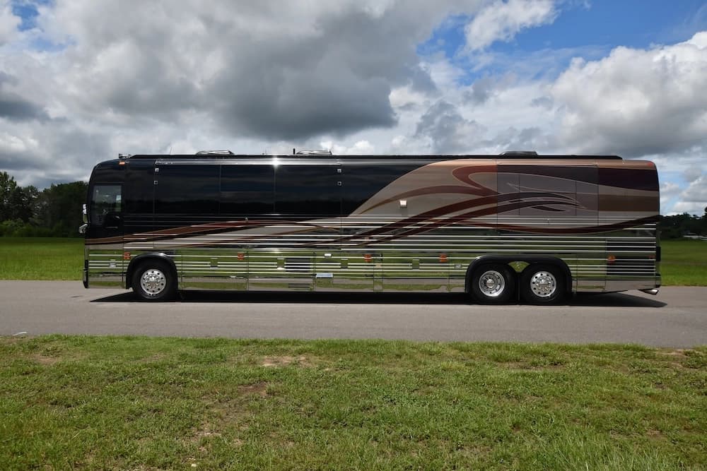 2004 Prevost Royale XLII Motorhome - Image 42