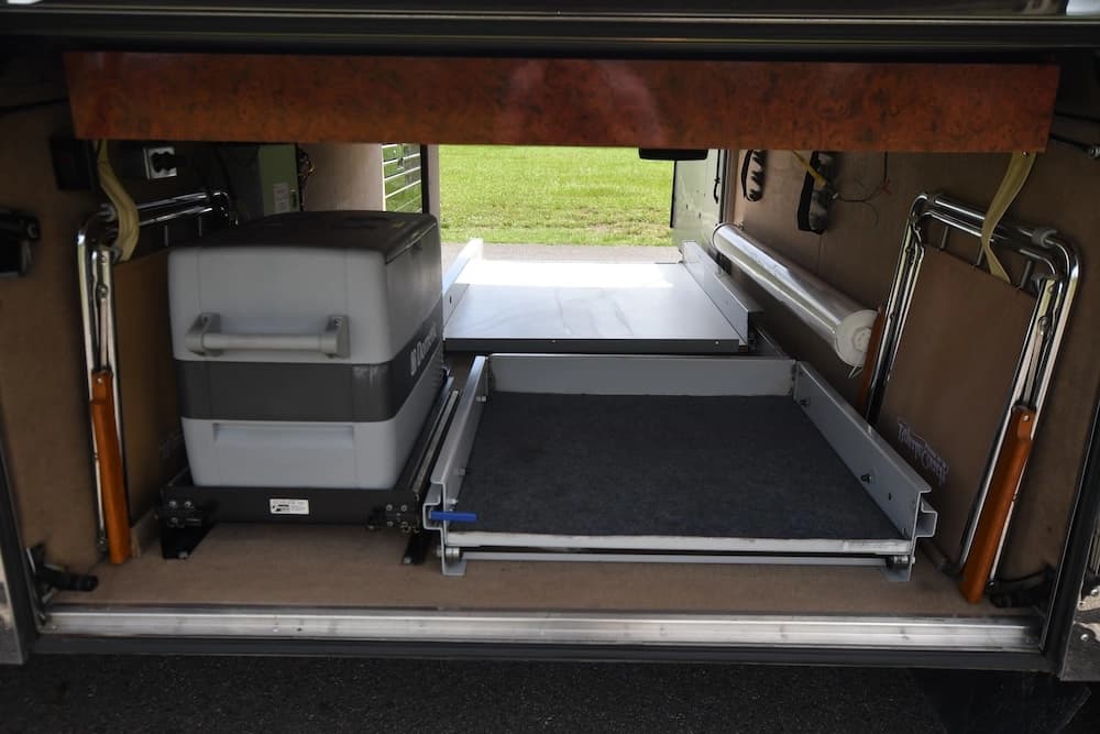 2004 Prevost Royale XLII Motorhome - Image 46