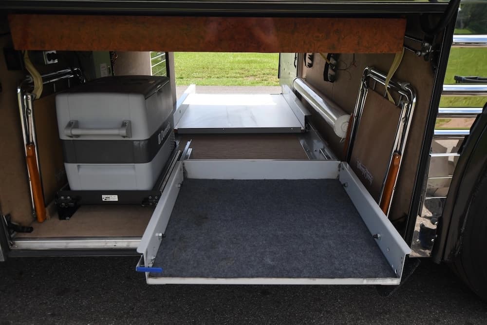 2004 Prevost Royale XLII Motorhome - Image 47
