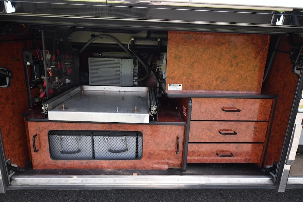 2004 Prevost Royale XLII Motorhome - Image 49