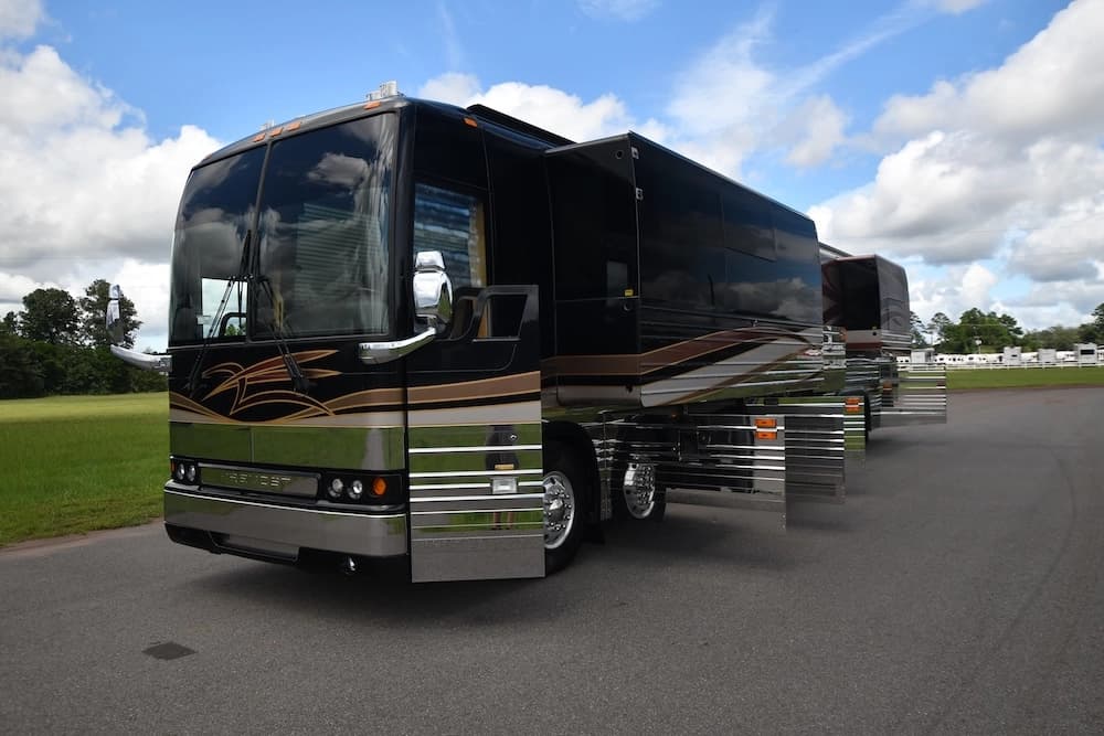 2004 Prevost Royale XLII Motorhome - Image 6