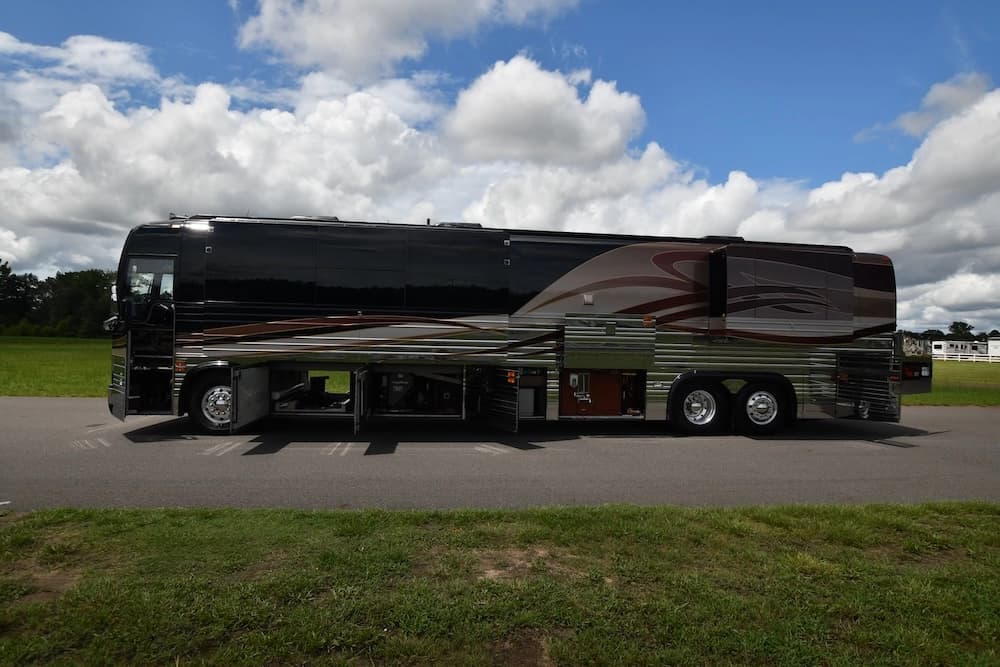 2004 Prevost Royale XLII Motorhome - Image 7