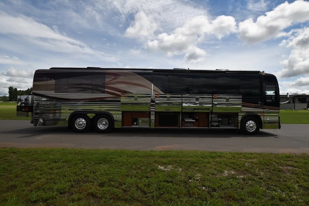 2004 Prevost Royale XLII Motorhome - Image 10