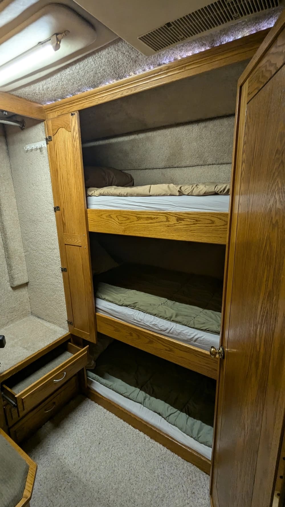 1996 Prevost XL Motorhome - Image 29