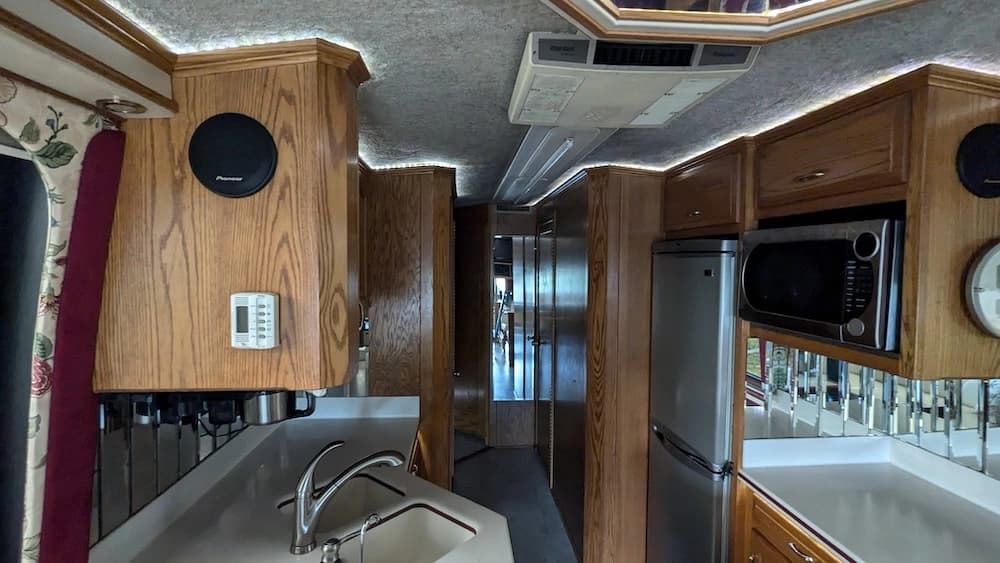 1996 Prevost XL Motorhome - Image 36