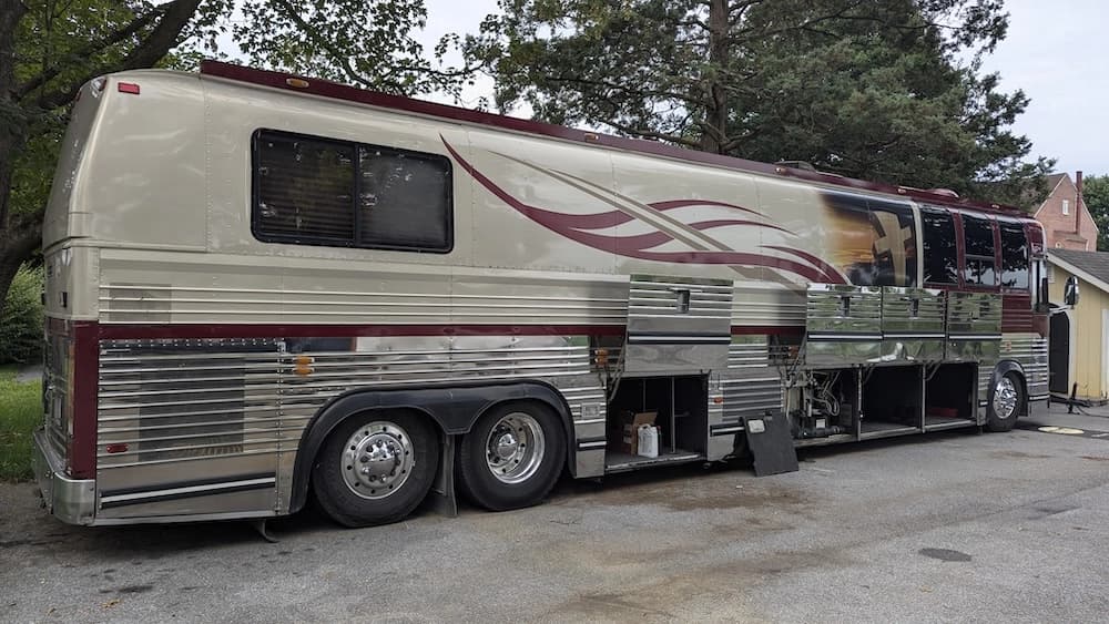 1996 Prevost XL Motorhome - Image 9
