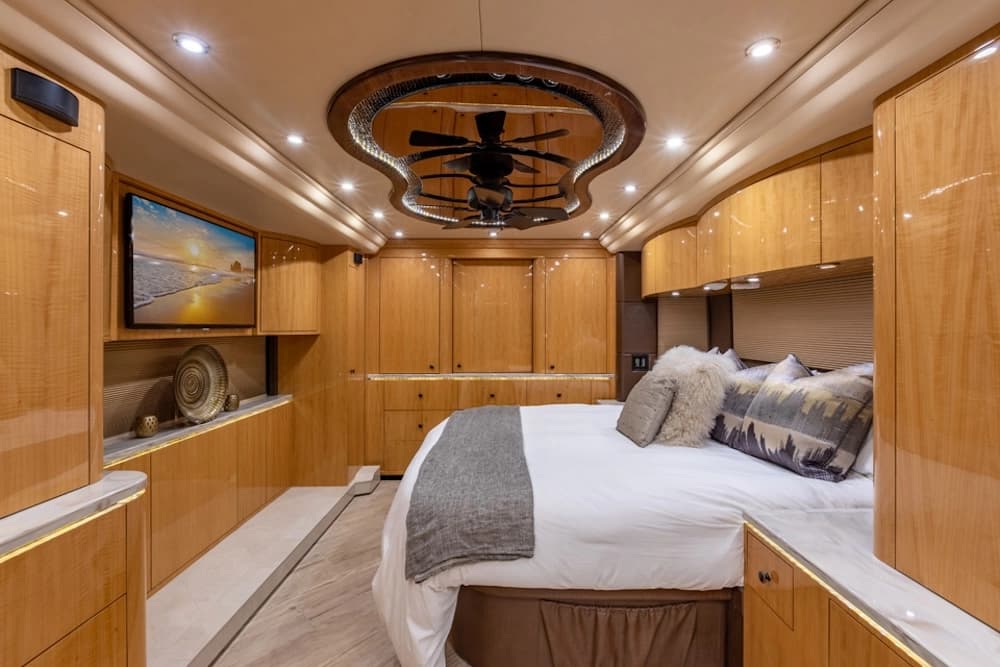 2014 Prevost Millennium H3-45 Motorhome - Image 7
