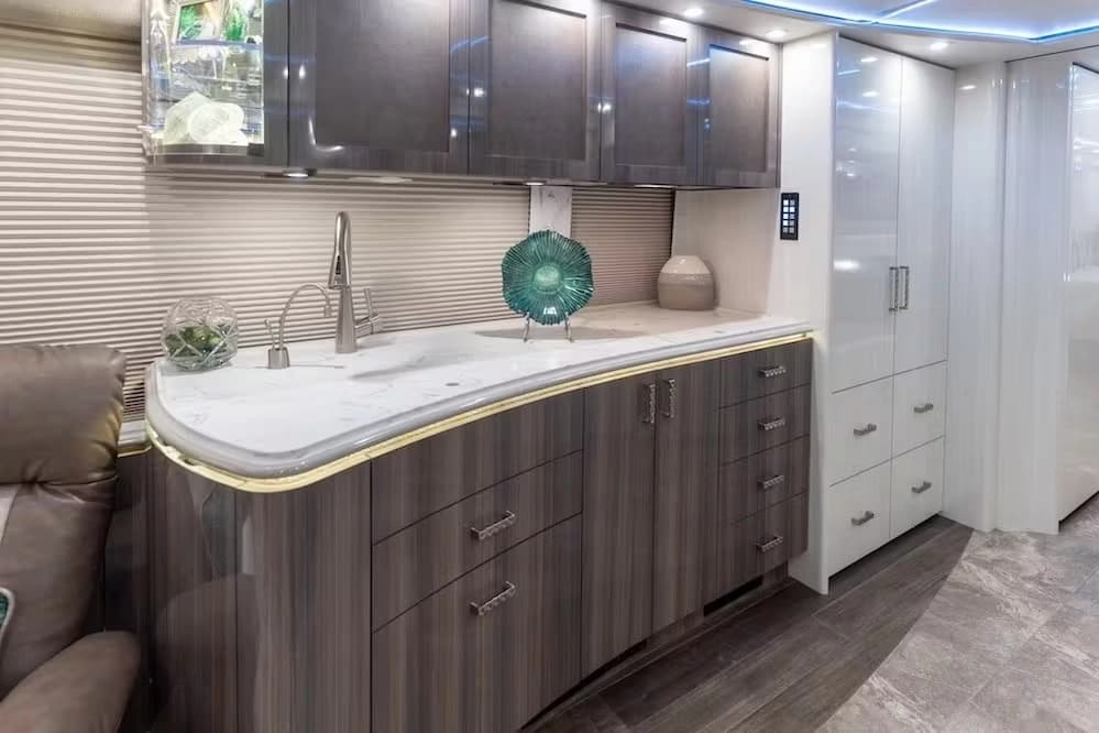 2020 Prevost Marathon H3-45 Motorhome - Image 3