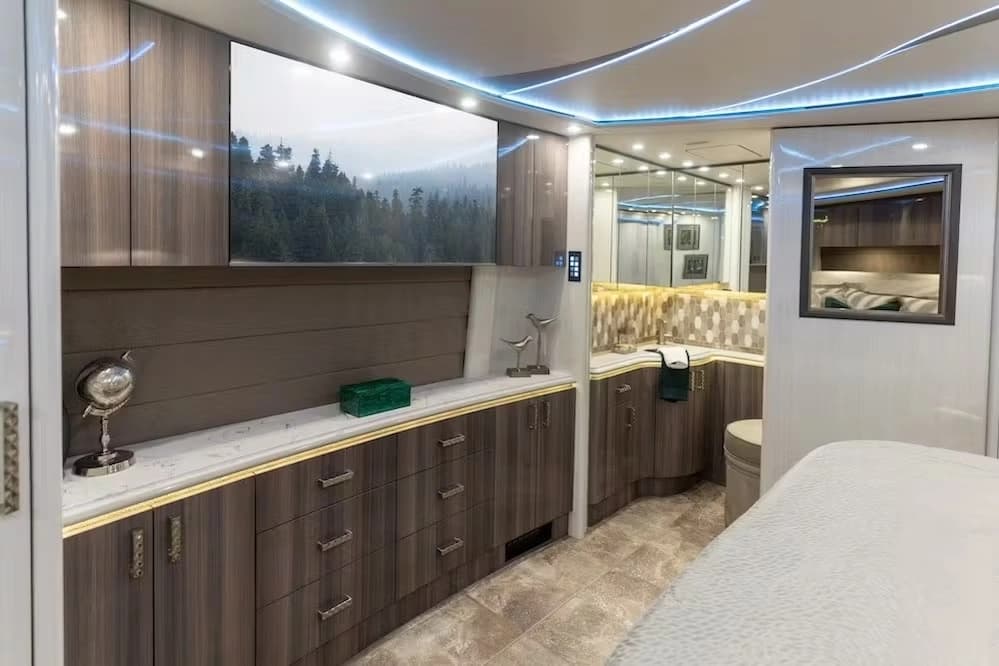 2020 Prevost Marathon H3-45 Motorhome - Image 6
