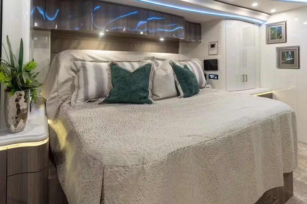 2020 Prevost Marathon H3-45 Motorhome - Image 7