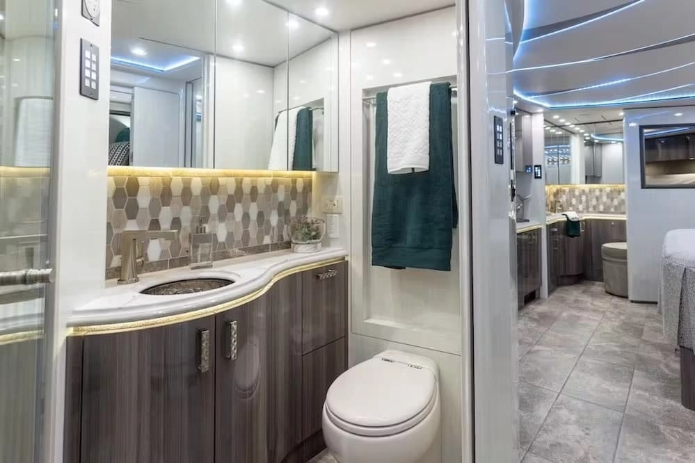 2020 Prevost Marathon H3-45 Motorhome - Image 8
